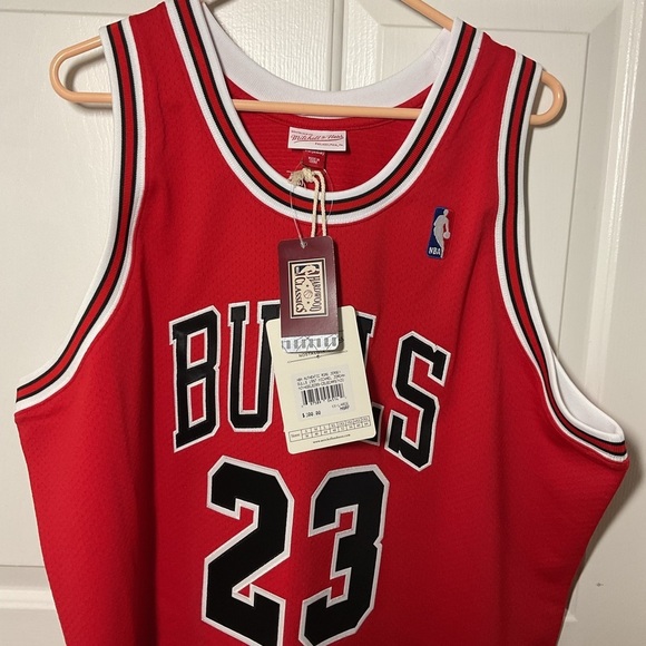 Michael Jordan Jersey - Picture 10 of 14